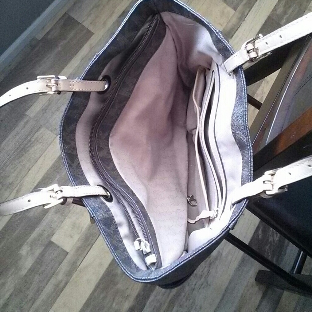 Purse - Picture 2 of 2
